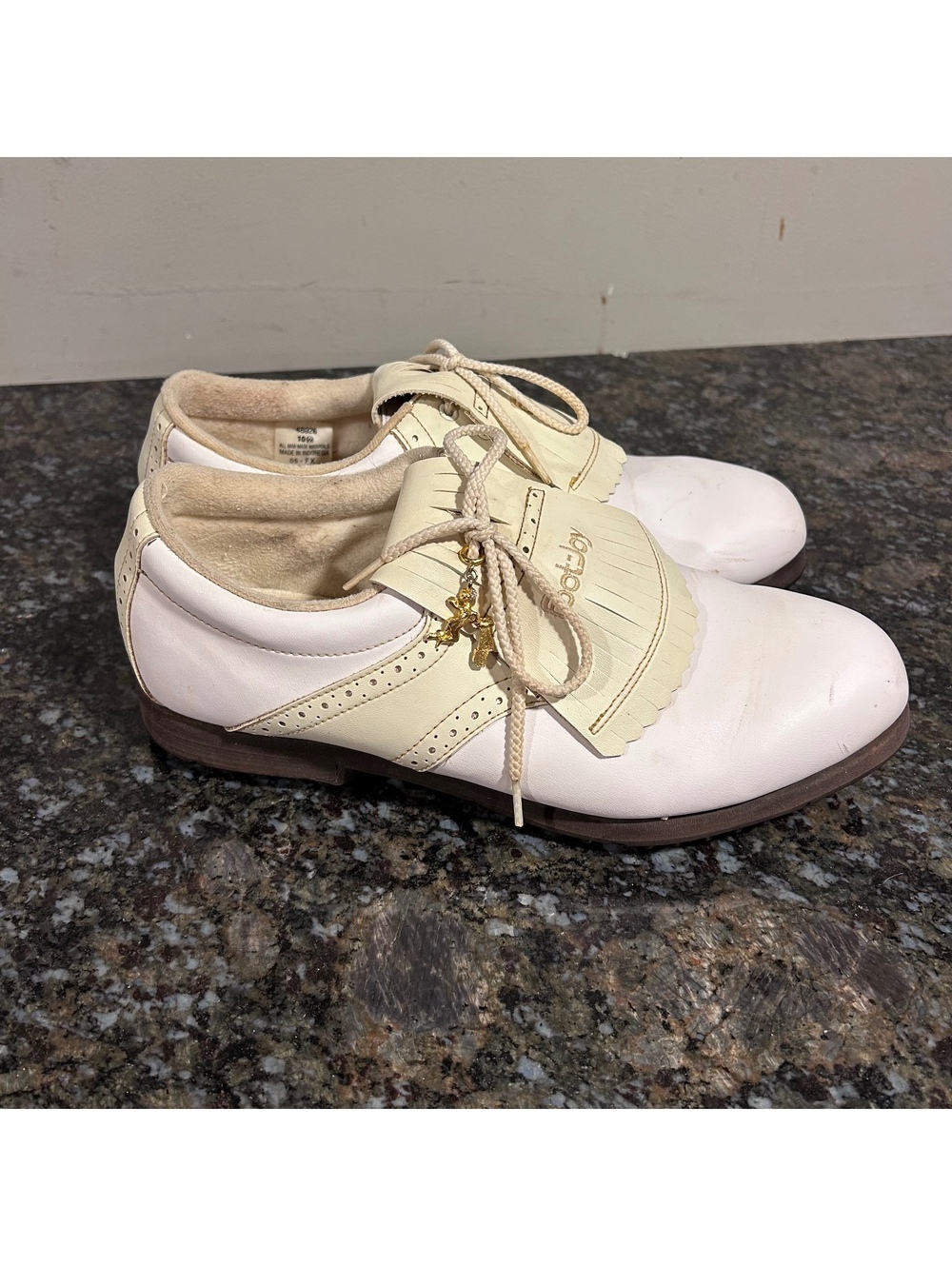 Vintage Footjoy Classic Golf Shoes Womens 10 Gold Charms Carrying Bag Cute! Read